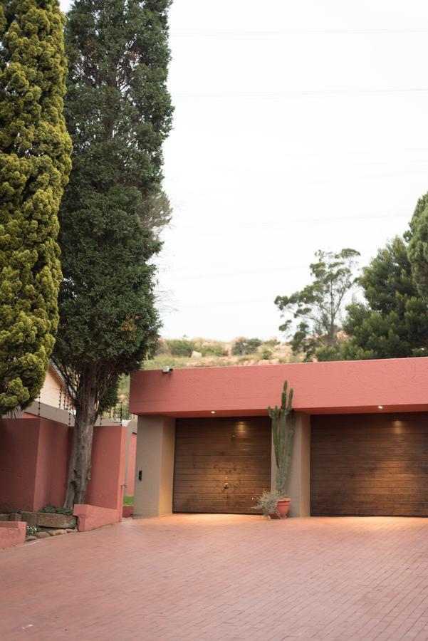 Chez Moe Hotel Germiston Exterior photo